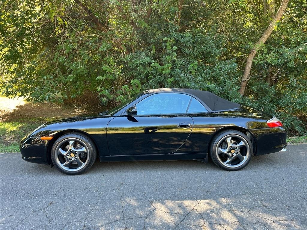 Porsche 911 Carrera 2dr Carrera Cabriolet 6-Spd Manual 2002