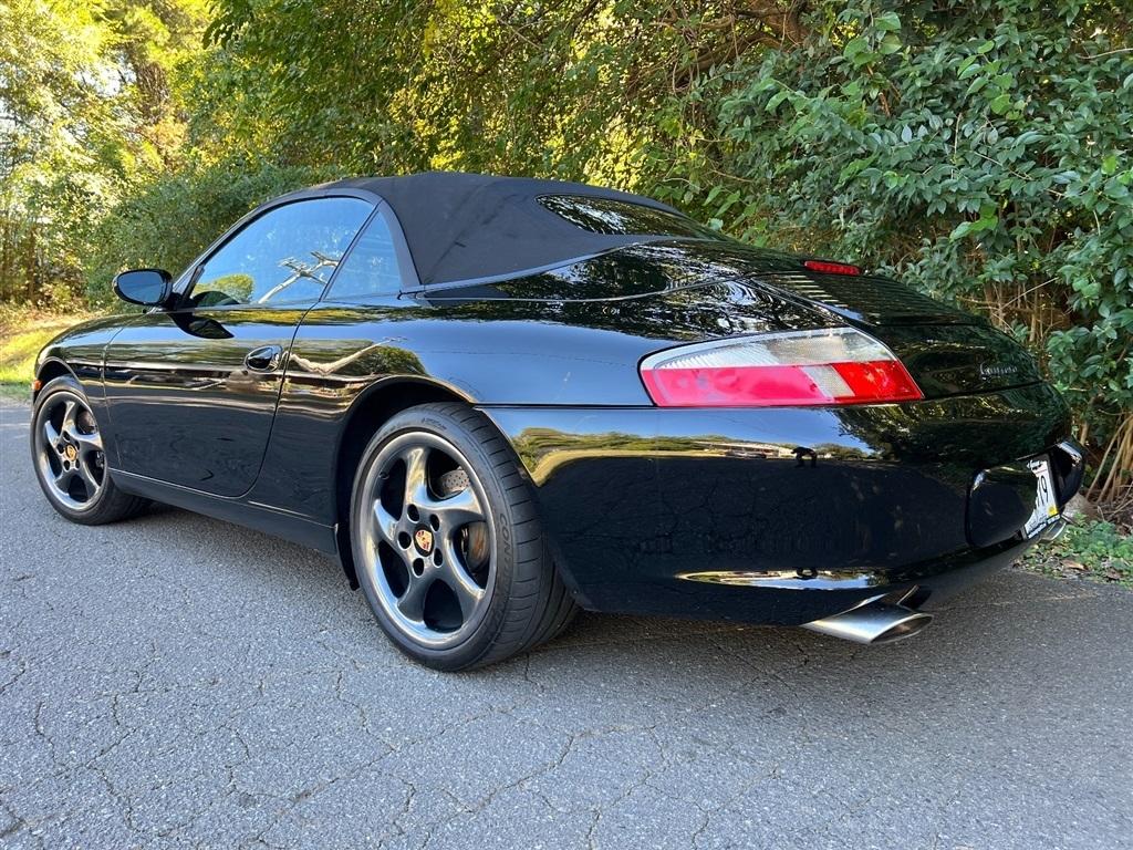Porsche 911 Carrera 2dr Carrera Cabriolet 6-Spd Manual 2002