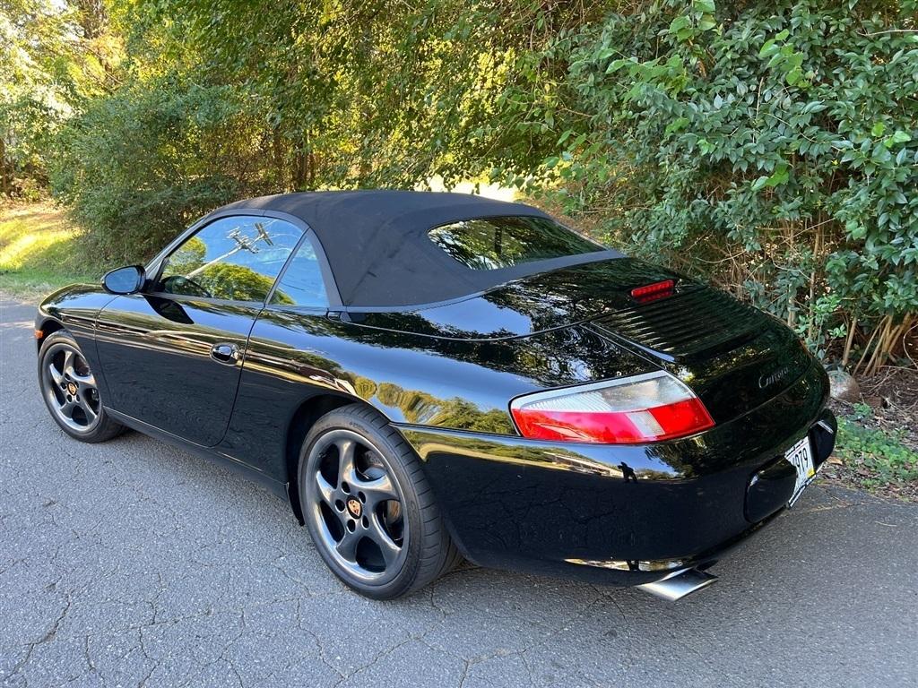 Porsche 911 Carrera 2dr Carrera Cabriolet 6-Spd Manual 2002