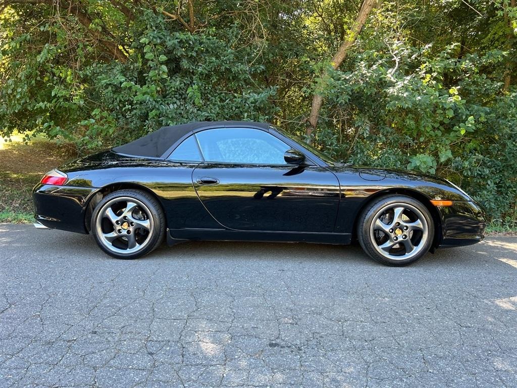 Porsche 911 Carrera 2dr Carrera Cabriolet 6-Spd Manual 2002