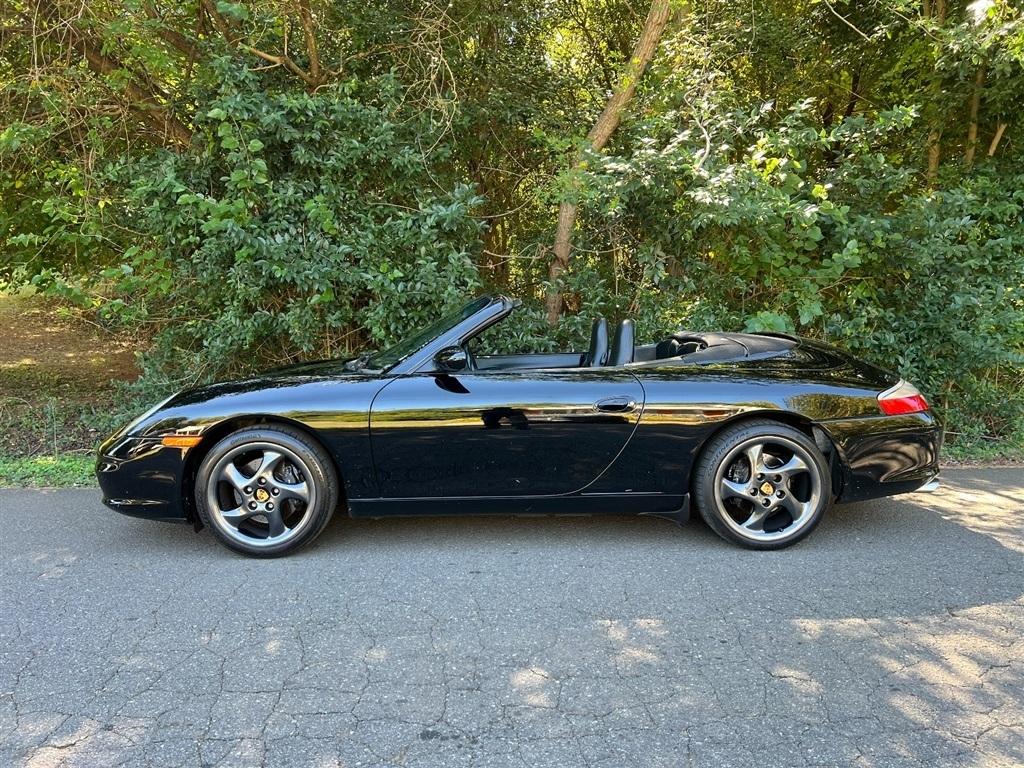 Porsche 911 Carrera 2dr Carrera Cabriolet 6-Spd Manual 2002