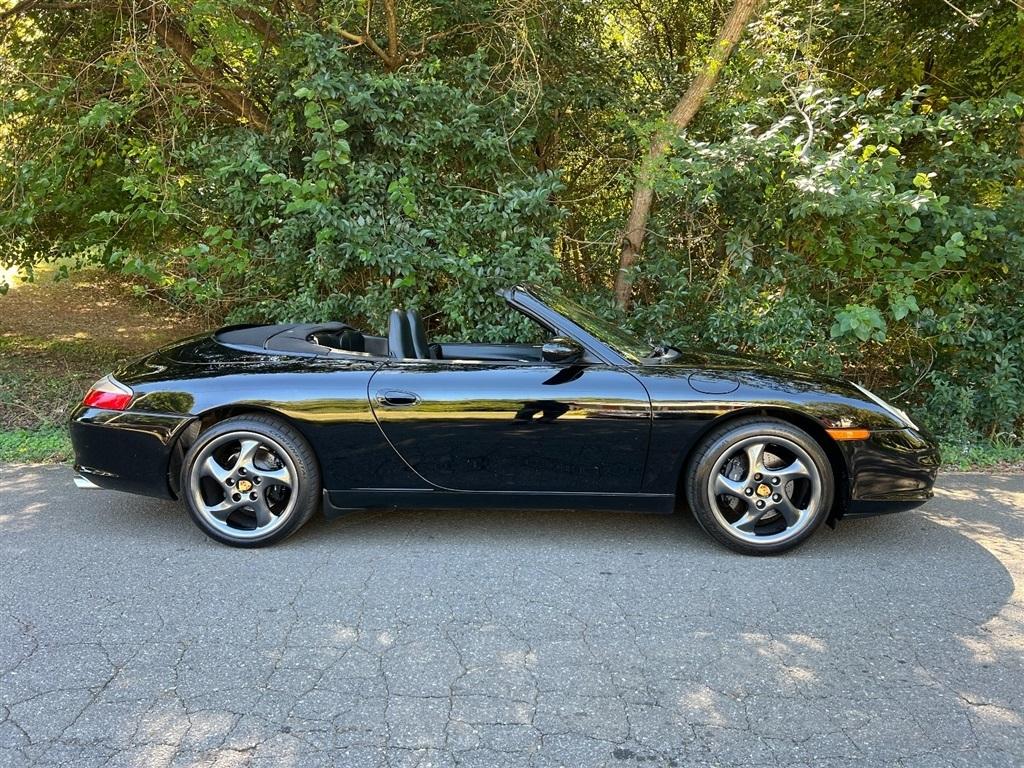 Porsche 911 Carrera 2dr Carrera Cabriolet 6-Spd Manual 2002