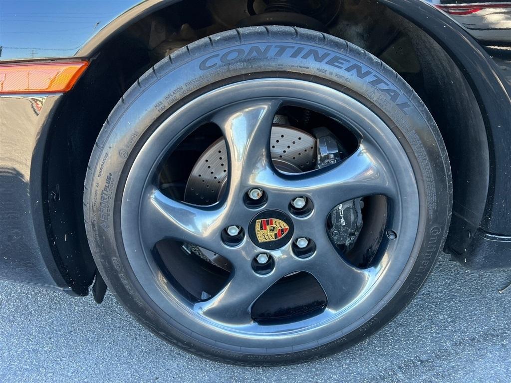 Porsche 911 Carrera 2dr Carrera Cabriolet 6-Spd Manual 2002