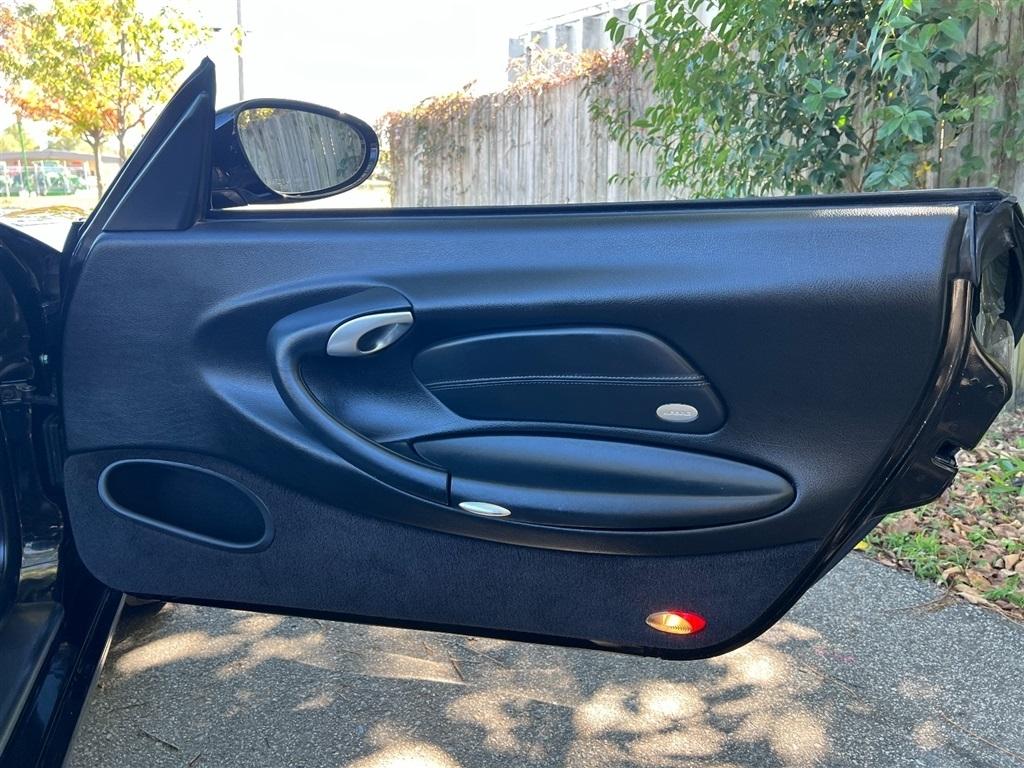 Porsche 911 Carrera 2dr Carrera Cabriolet 6-Spd Manual 2002
