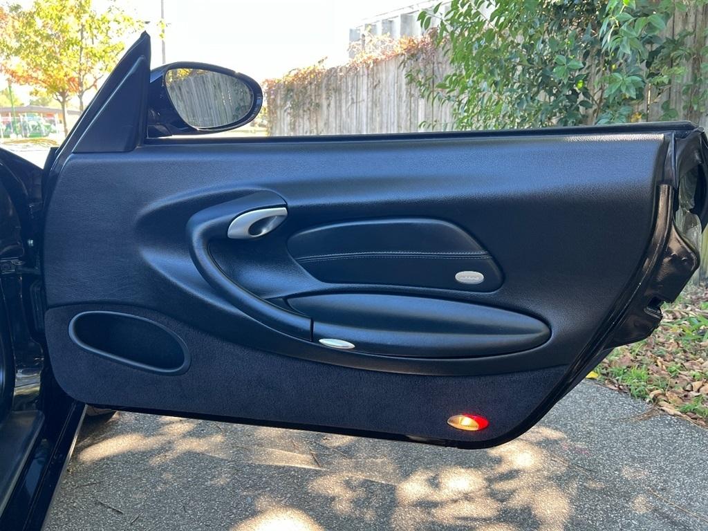 Porsche 911 Carrera 2dr Carrera Cabriolet 6-Spd Manual 2002