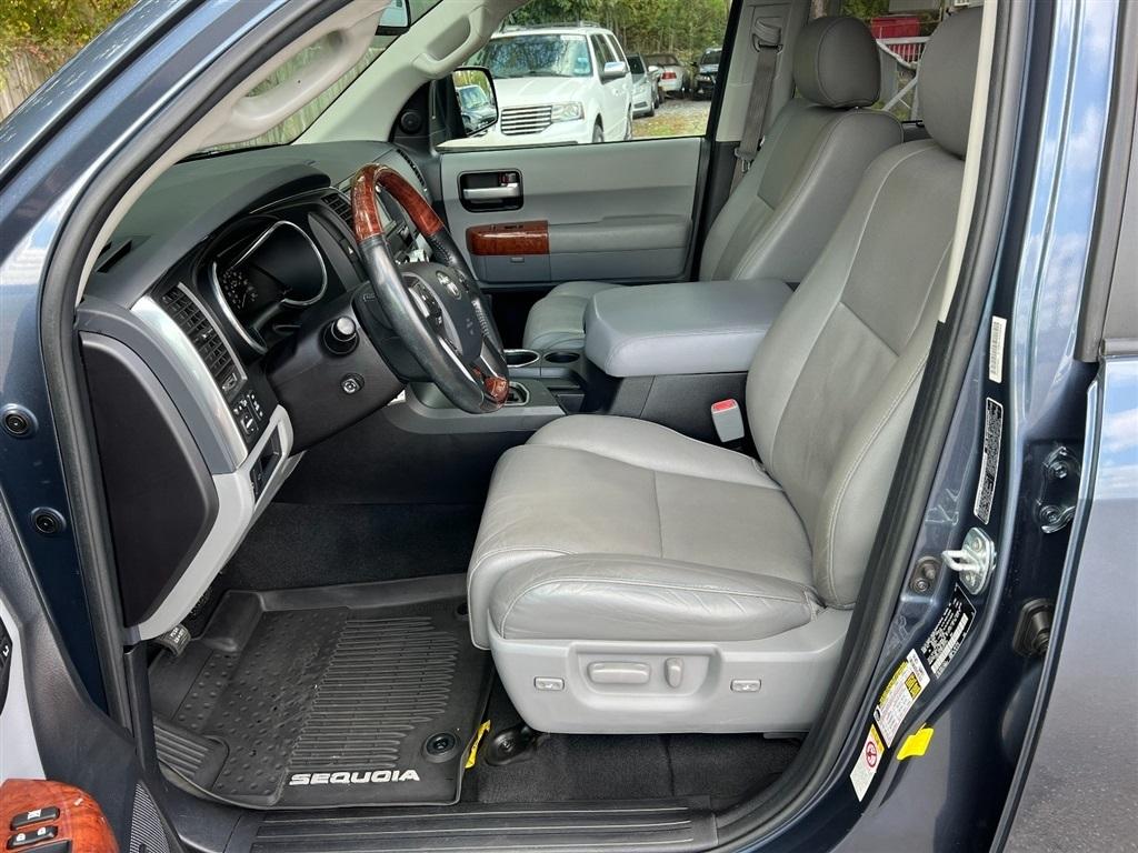 Toyota Sequoia Platinum 4WD (Natl) 2019