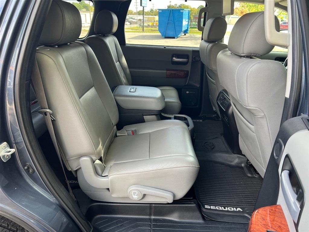 Toyota Sequoia Platinum 4WD (Natl) 2019