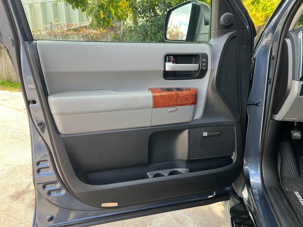 Toyota Sequoia Platinum 4WD (Natl) 2019