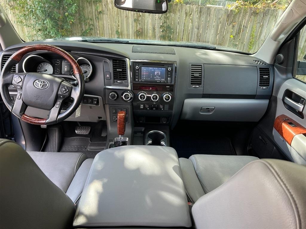 Toyota Sequoia Platinum 4WD (Natl) 2019