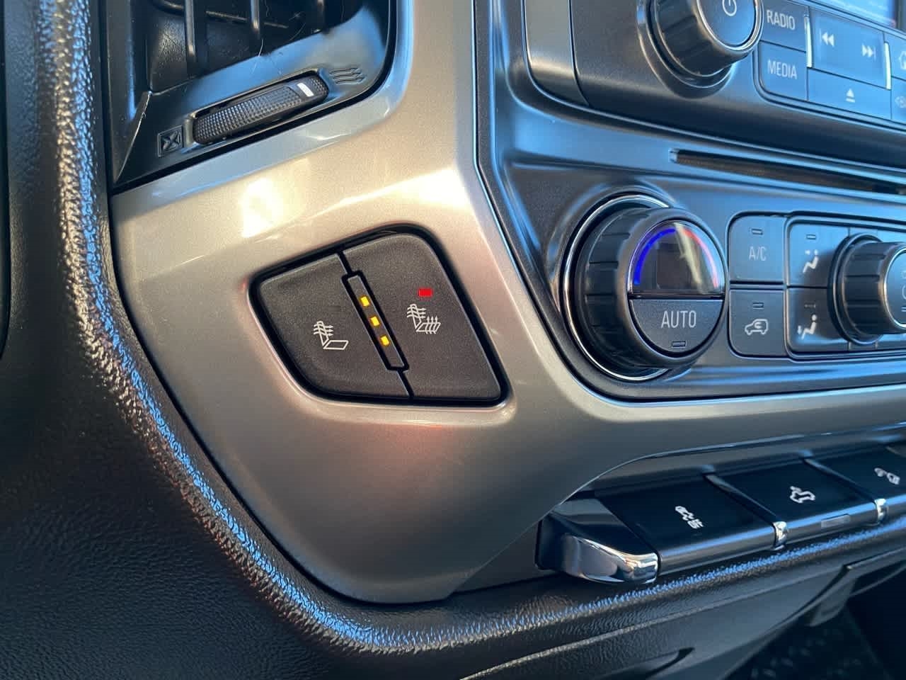 Chevrolet Silverado 1500 4WD Double Cab 143.5" LT w/2LT 2018