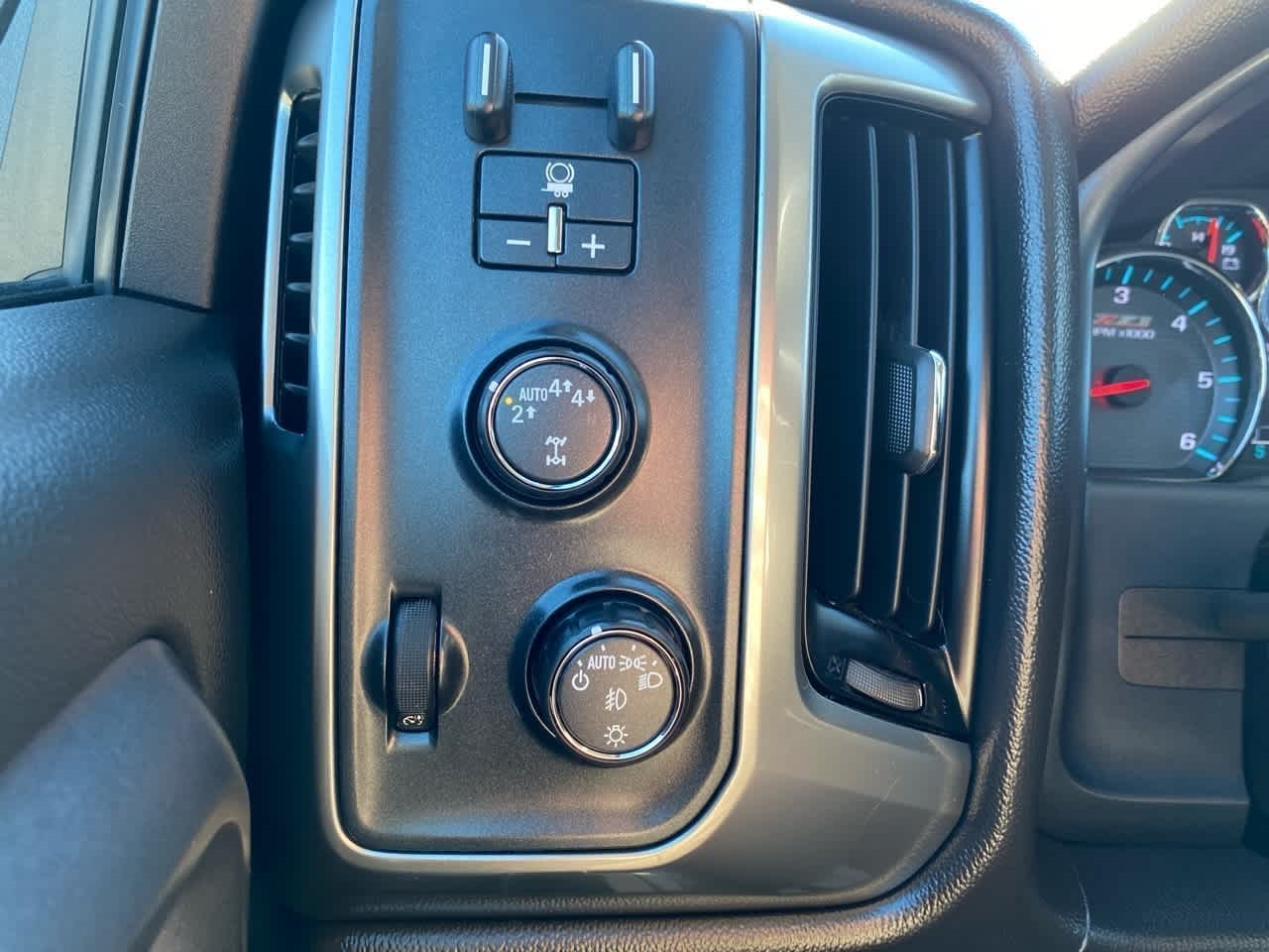 Chevrolet Silverado 1500 4WD Double Cab 143.5" LT w/2LT 2018