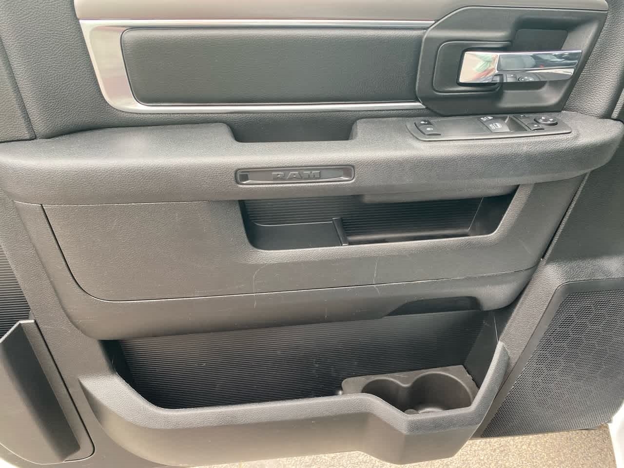 RAM 1500 Classic Tradesman 4x4 Reg Cab 8' Box 2022