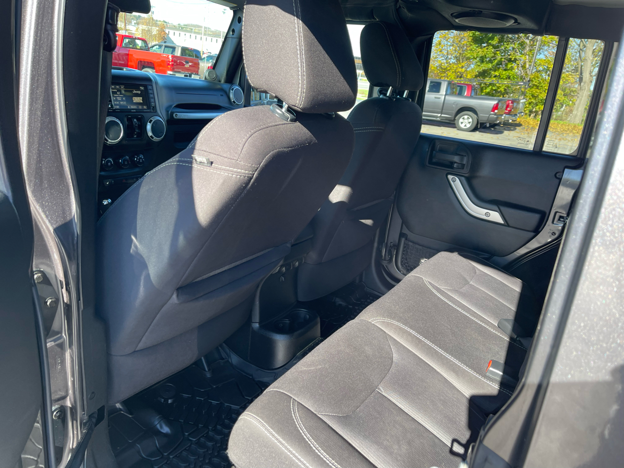 Jeep Wrangler Unlimited 4WD 4dr Sahara 2014