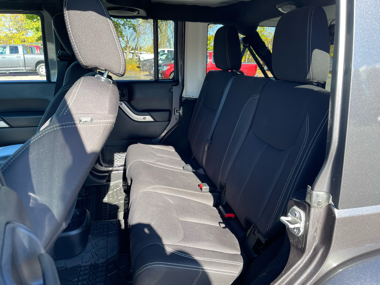 Jeep Wrangler Unlimited 4WD 4dr Sahara 2014