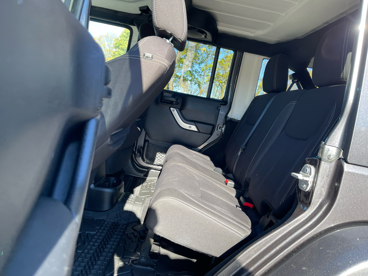 Jeep Wrangler Unlimited 4WD 4dr Sahara 2014