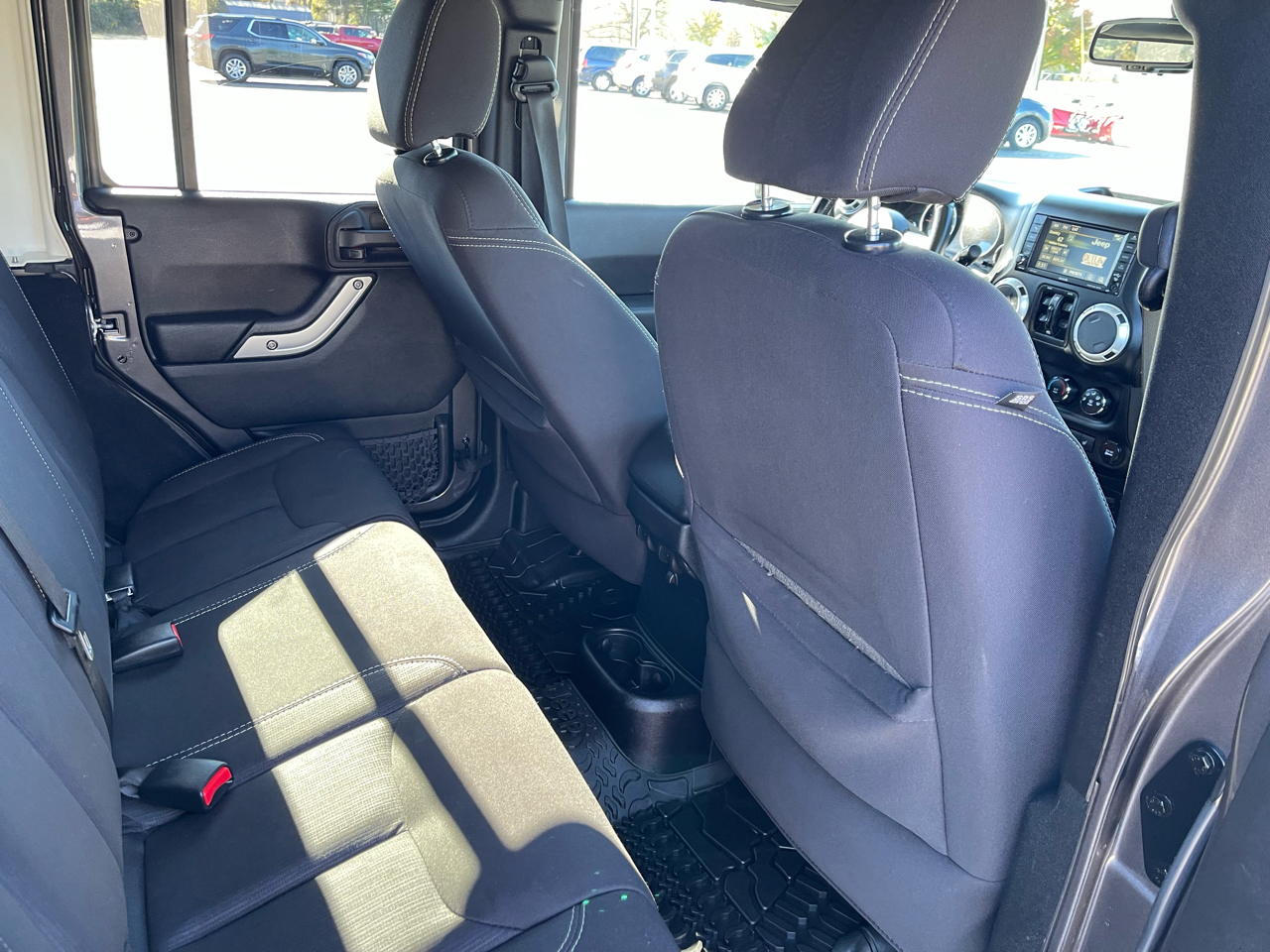 Jeep Wrangler Unlimited 4WD 4dr Sahara 2014