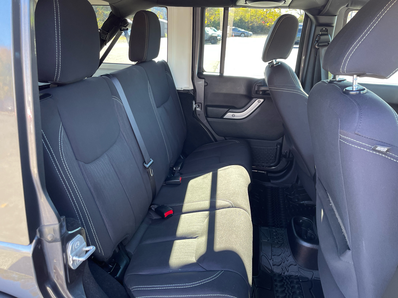 Jeep Wrangler Unlimited 4WD 4dr Sahara 2014