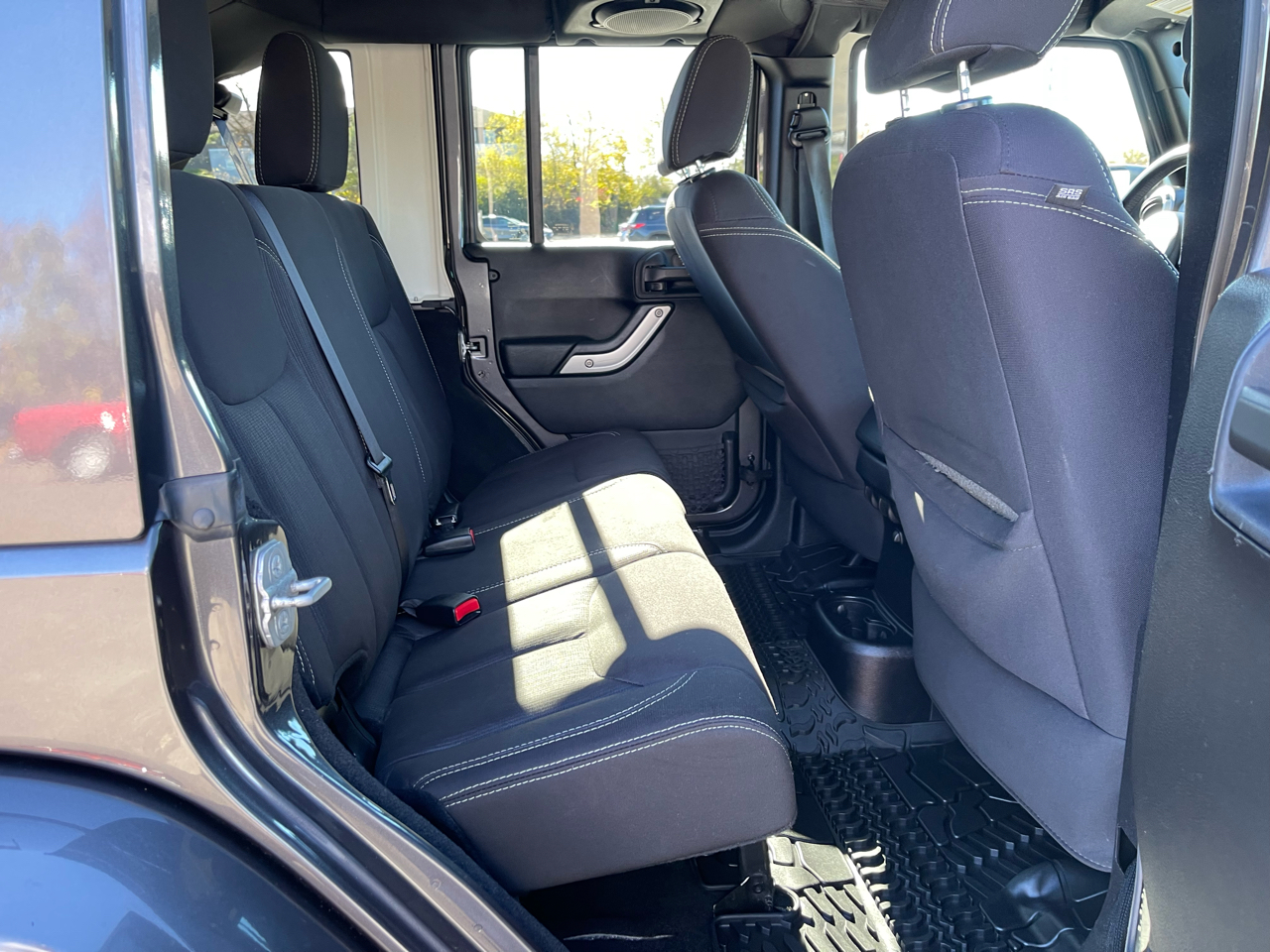 Jeep Wrangler Unlimited 4WD 4dr Sahara 2014