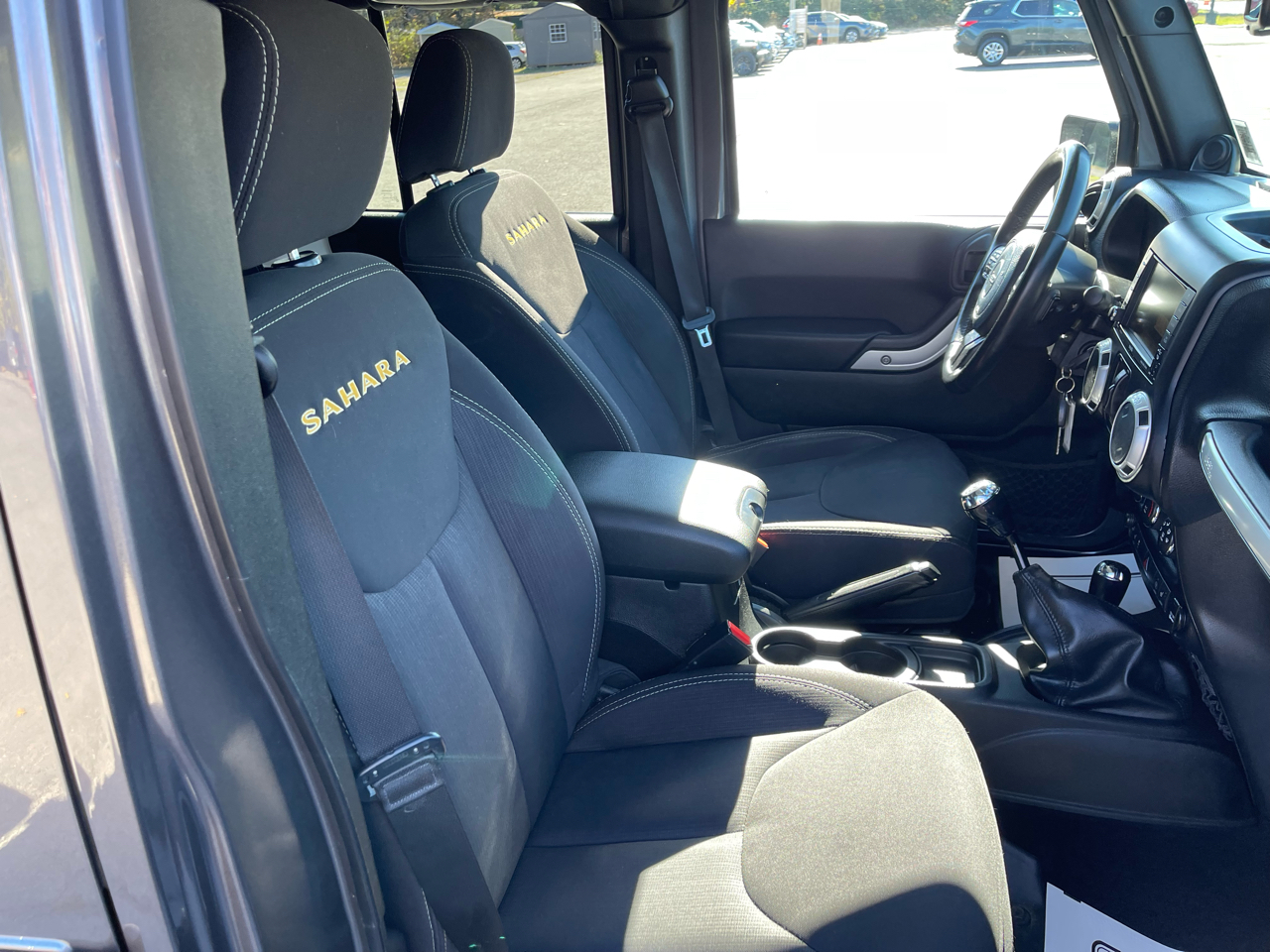 Jeep Wrangler Unlimited 4WD 4dr Sahara 2014