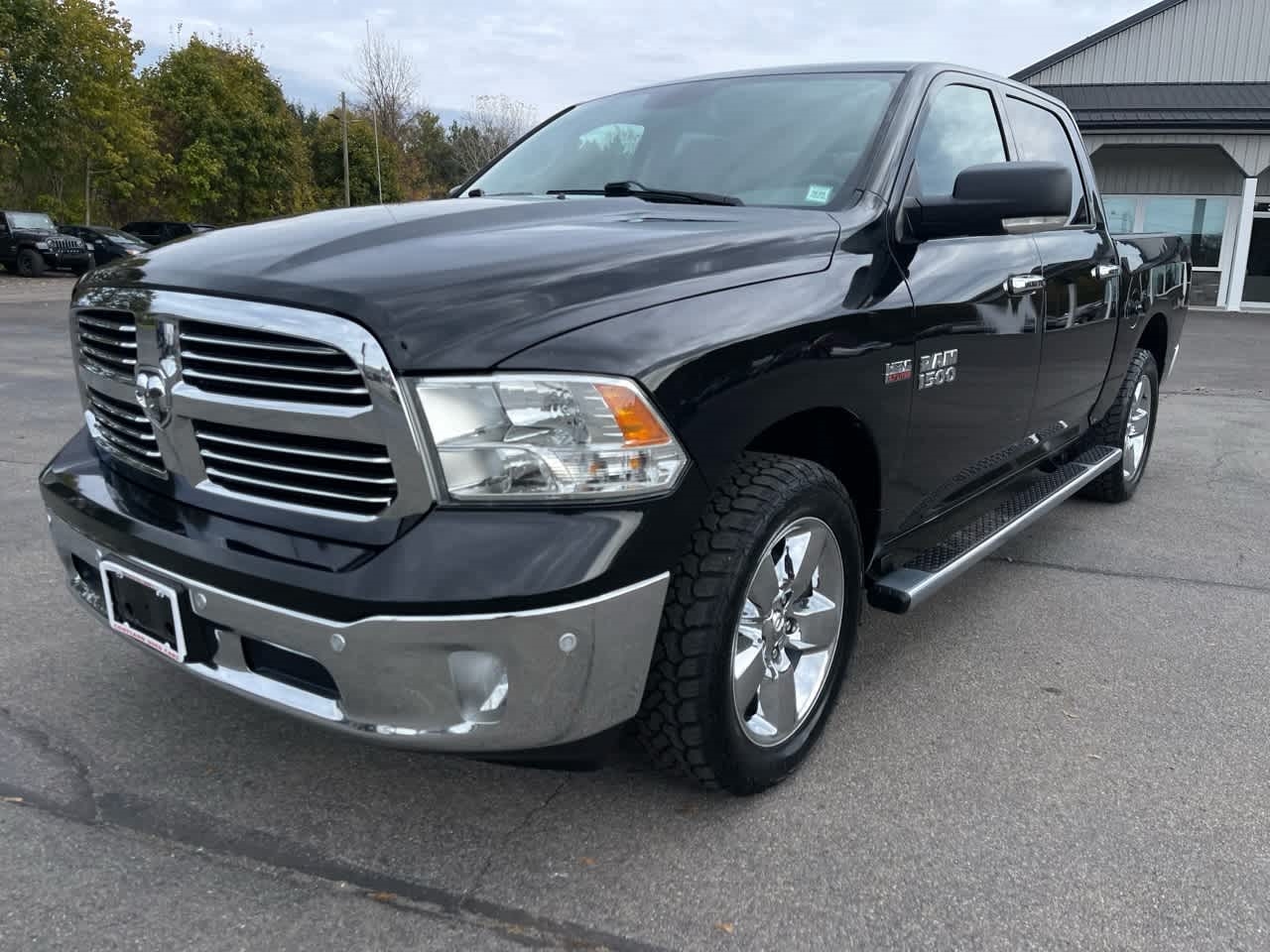 2015 RAM 1500 4WD Crew Cab 140.5" Big Horn