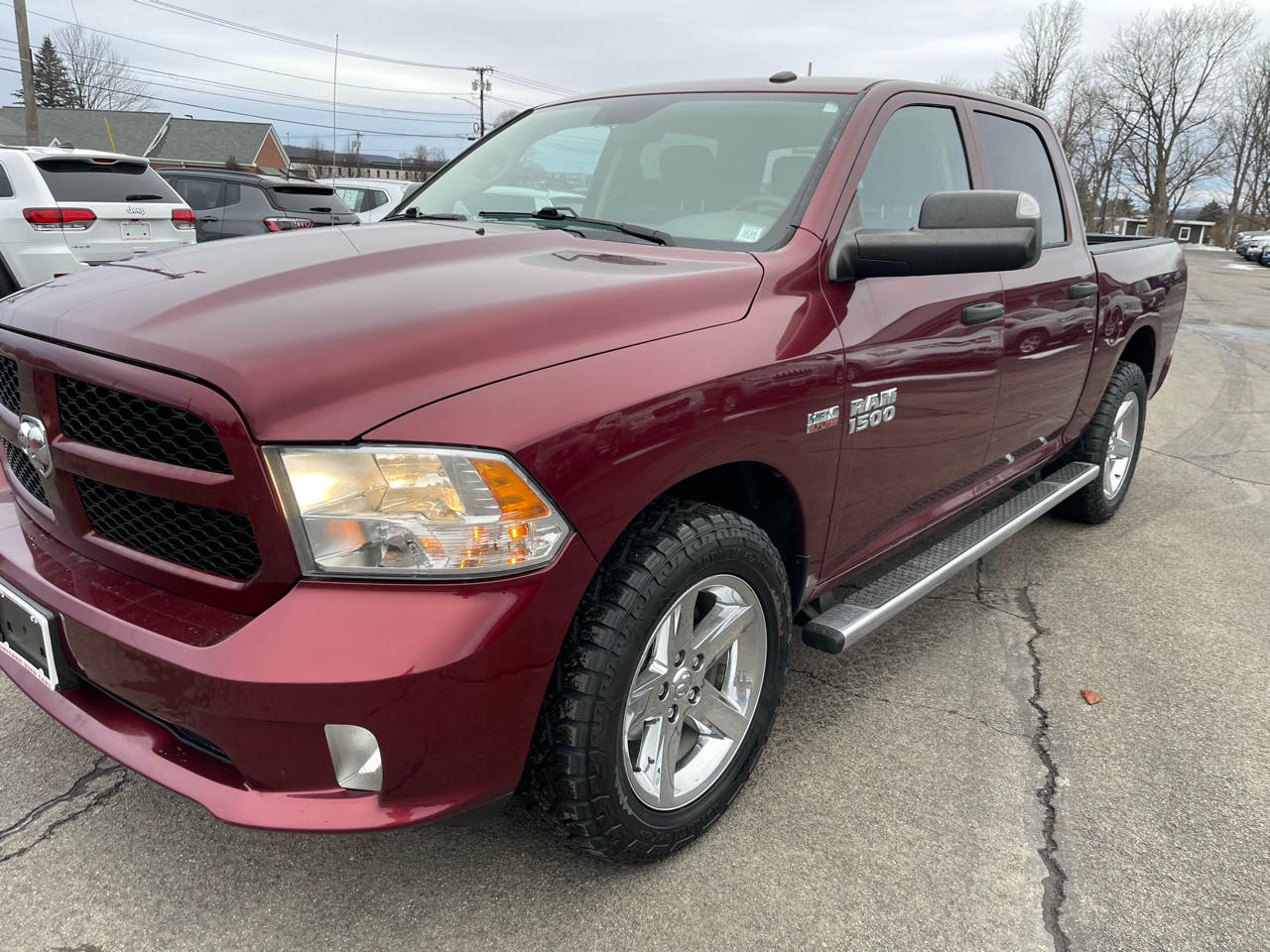 2017 RAM 1500 Express 4x4 Crew Cab 5'7" Box