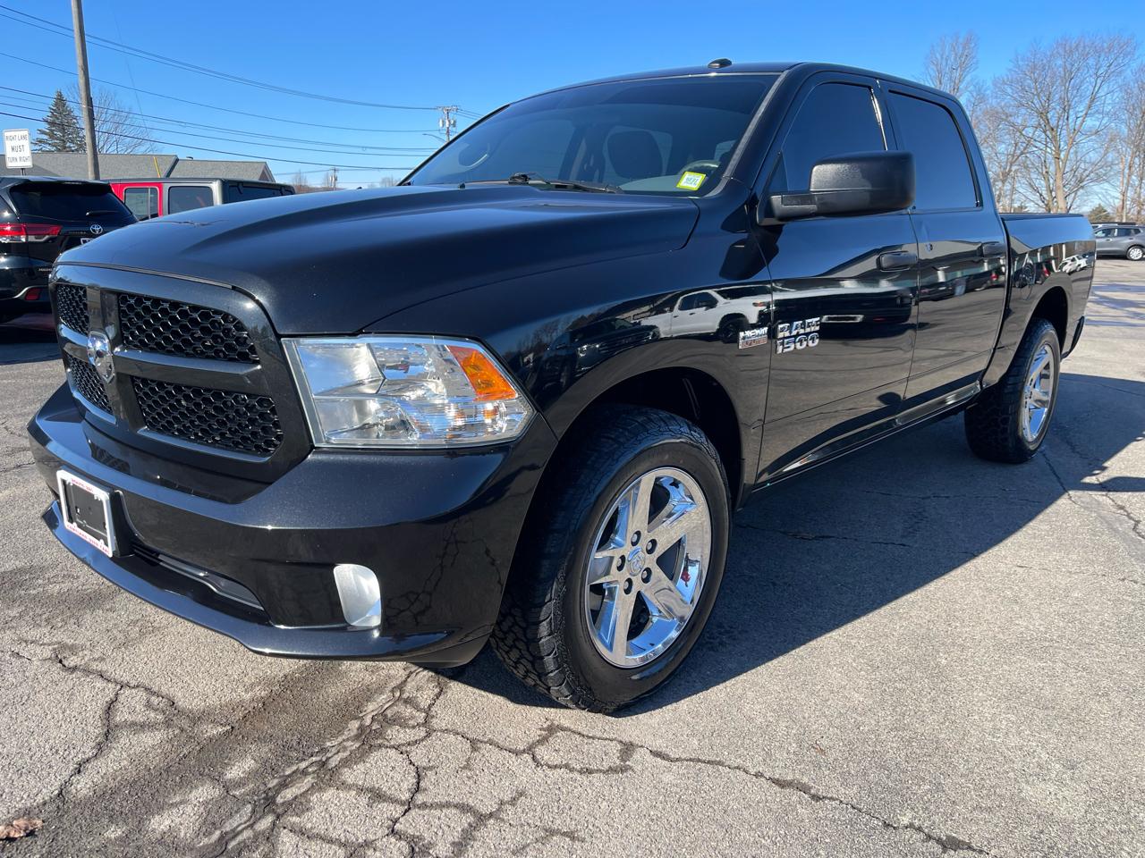 2016 RAM 1500 4WD Crew Cab 140.5" Express