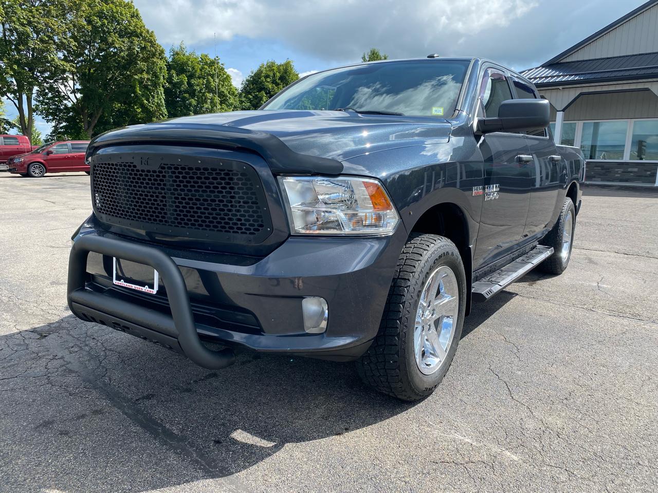 2017 RAM 1500 Express 4x4 Crew Cab 5'7" Box
