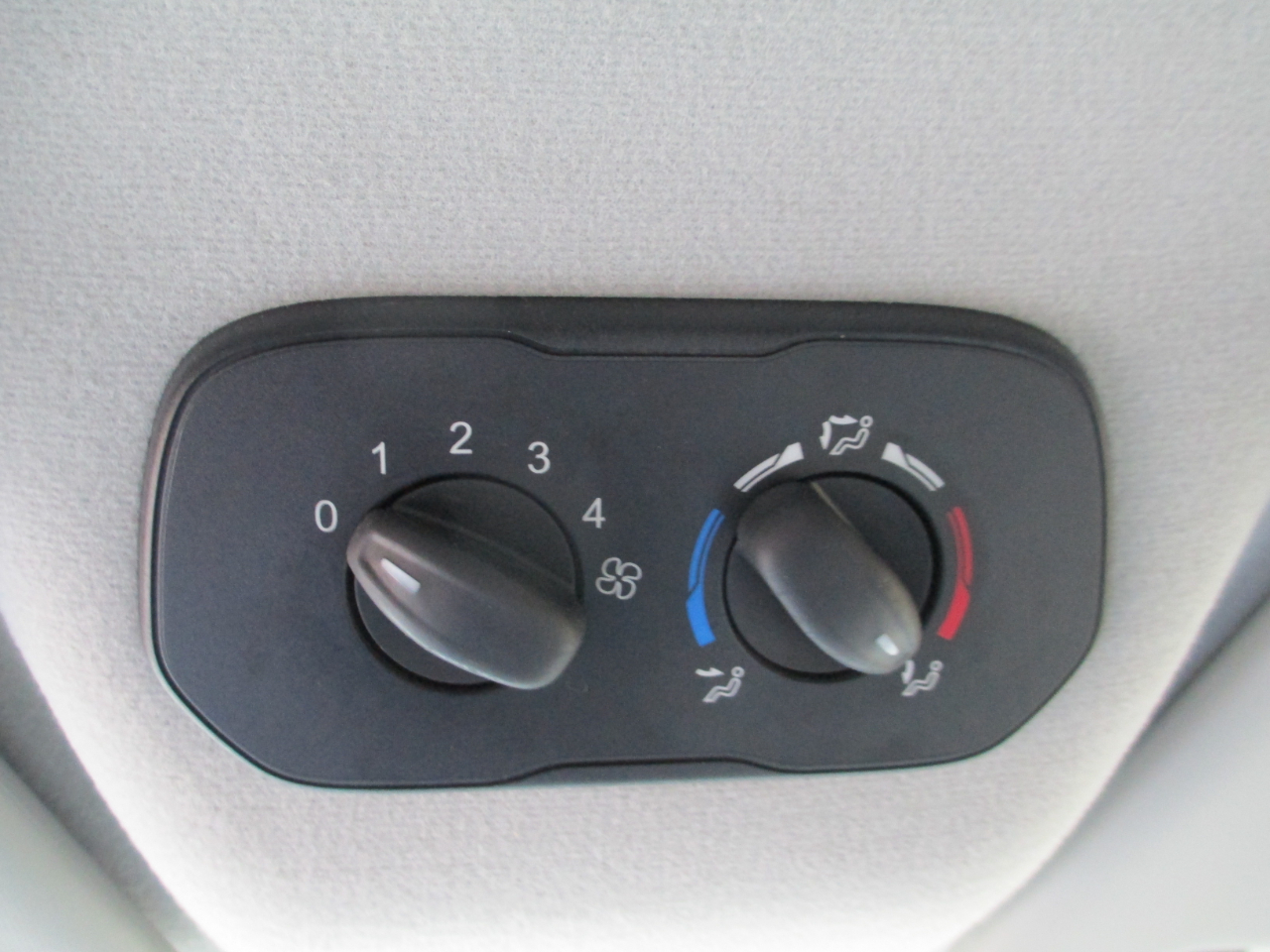 Ford Transit Passenger Wagon T-150 130" Low Roof XLT Swing-Out RH Dr 2019