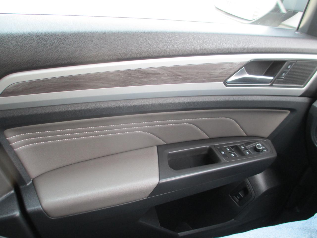 Volkswagen Atlas Cross Sport 2.0T SE w/Technology 4MOTION 2022