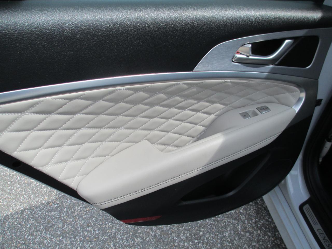 Genesis G70 2.0T Advanced AWD 2019