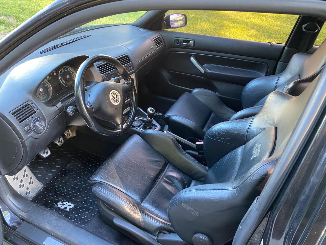 Volkswagen R32 2dr HB 6-spd Manual 2004