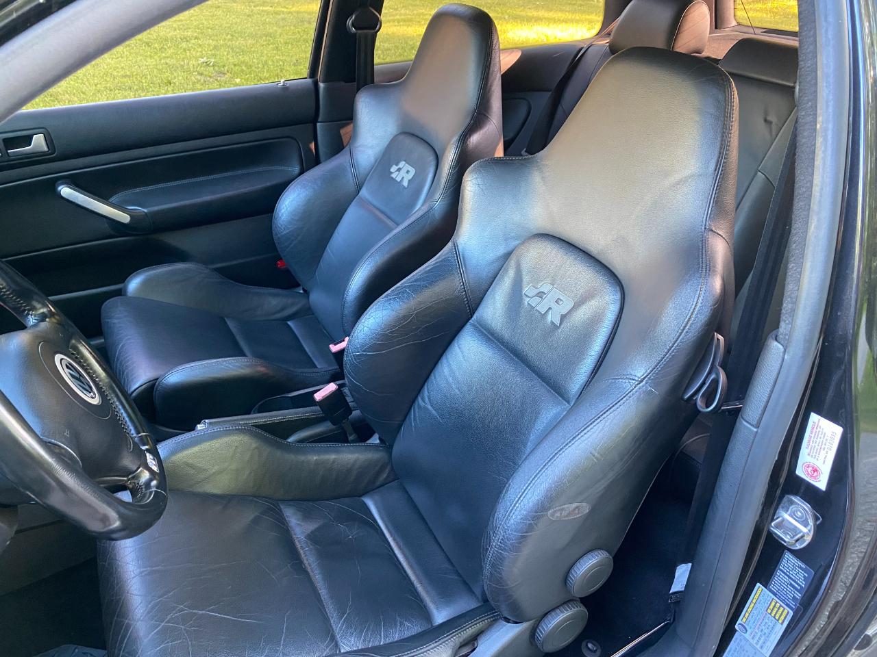 Volkswagen R32 2dr HB 6-spd Manual 2004