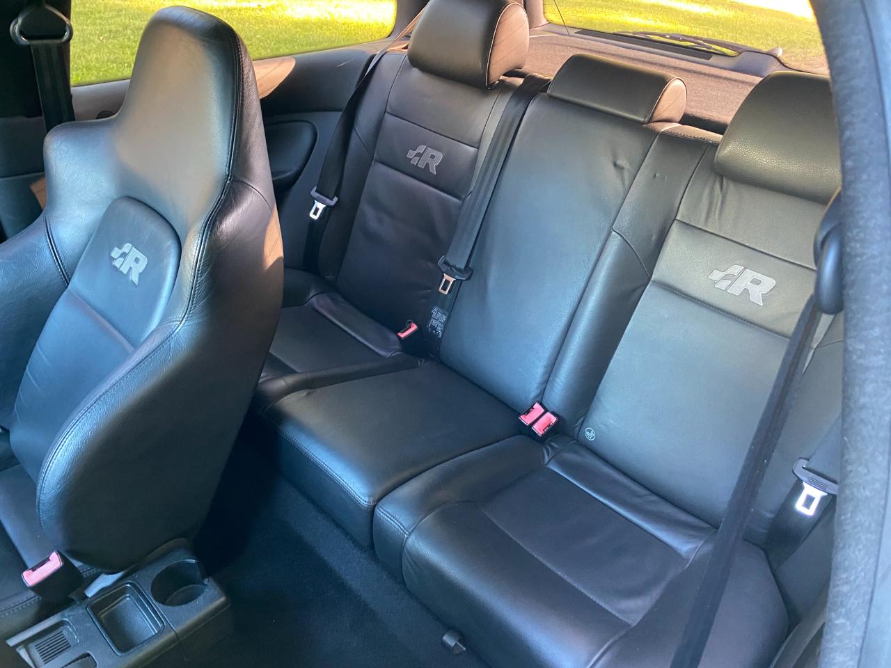 Volkswagen R32 2dr HB 6-spd Manual 2004