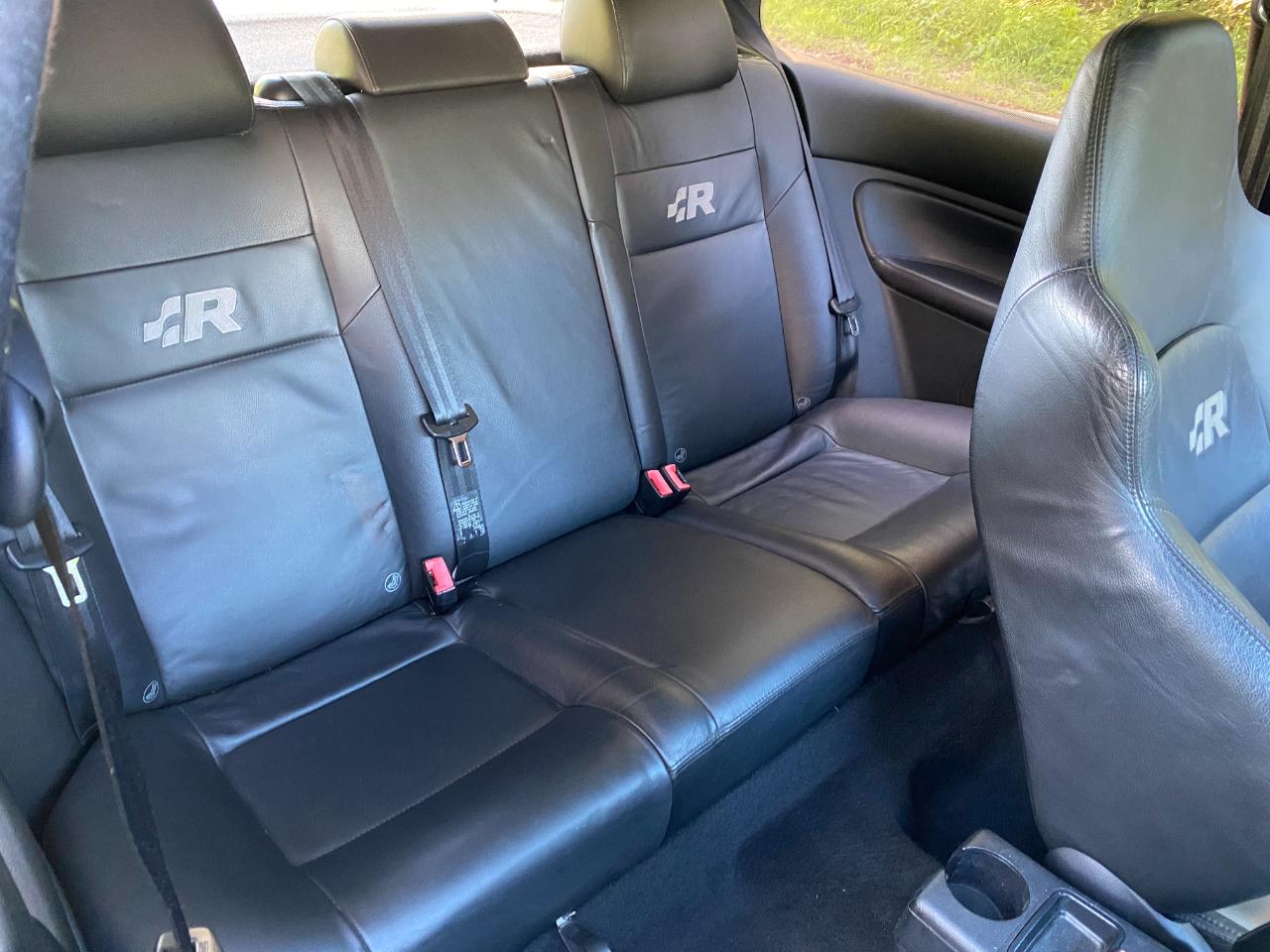 Volkswagen R32 2dr HB 6-spd Manual 2004