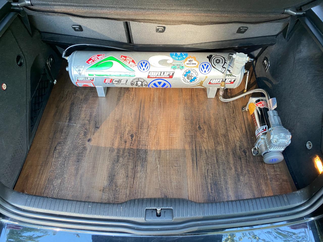 Volkswagen R32 2dr HB 6-spd Manual 2004