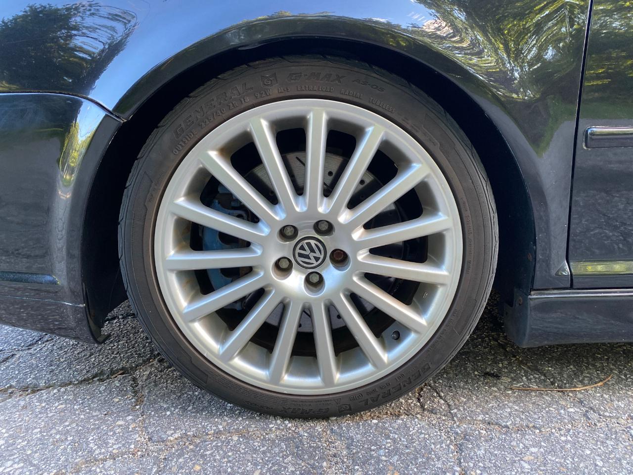 Volkswagen R32 2dr HB 6-spd Manual 2004
