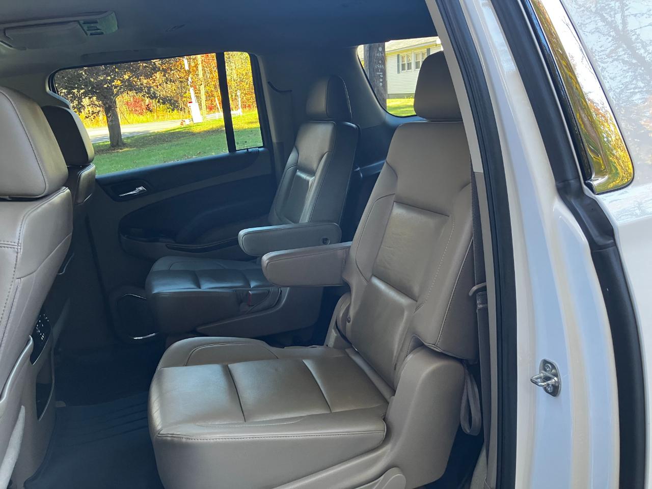 Chevrolet Suburban 4WD 4dr 1500 LT 2016