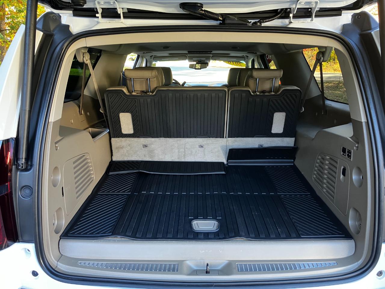 Chevrolet Suburban 4WD 4dr 1500 LT 2016