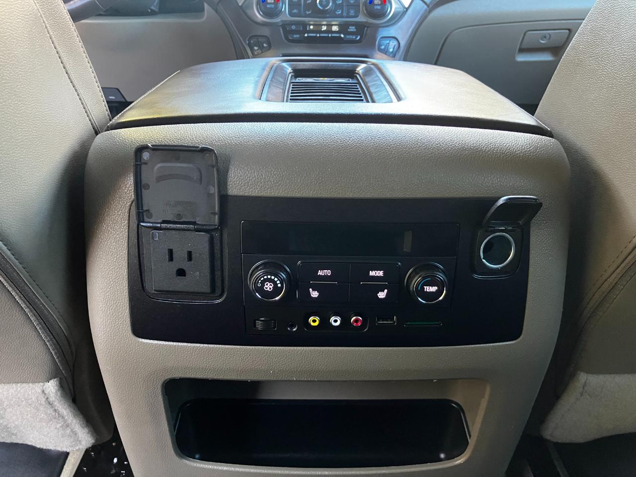 Chevrolet Suburban 4WD 4dr 1500 LT 2016