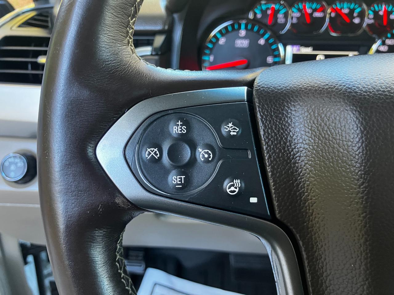 Chevrolet Suburban 4WD 4dr 1500 LT 2016