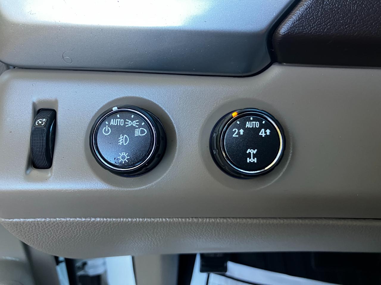 Chevrolet Suburban 4WD 4dr 1500 LT 2016