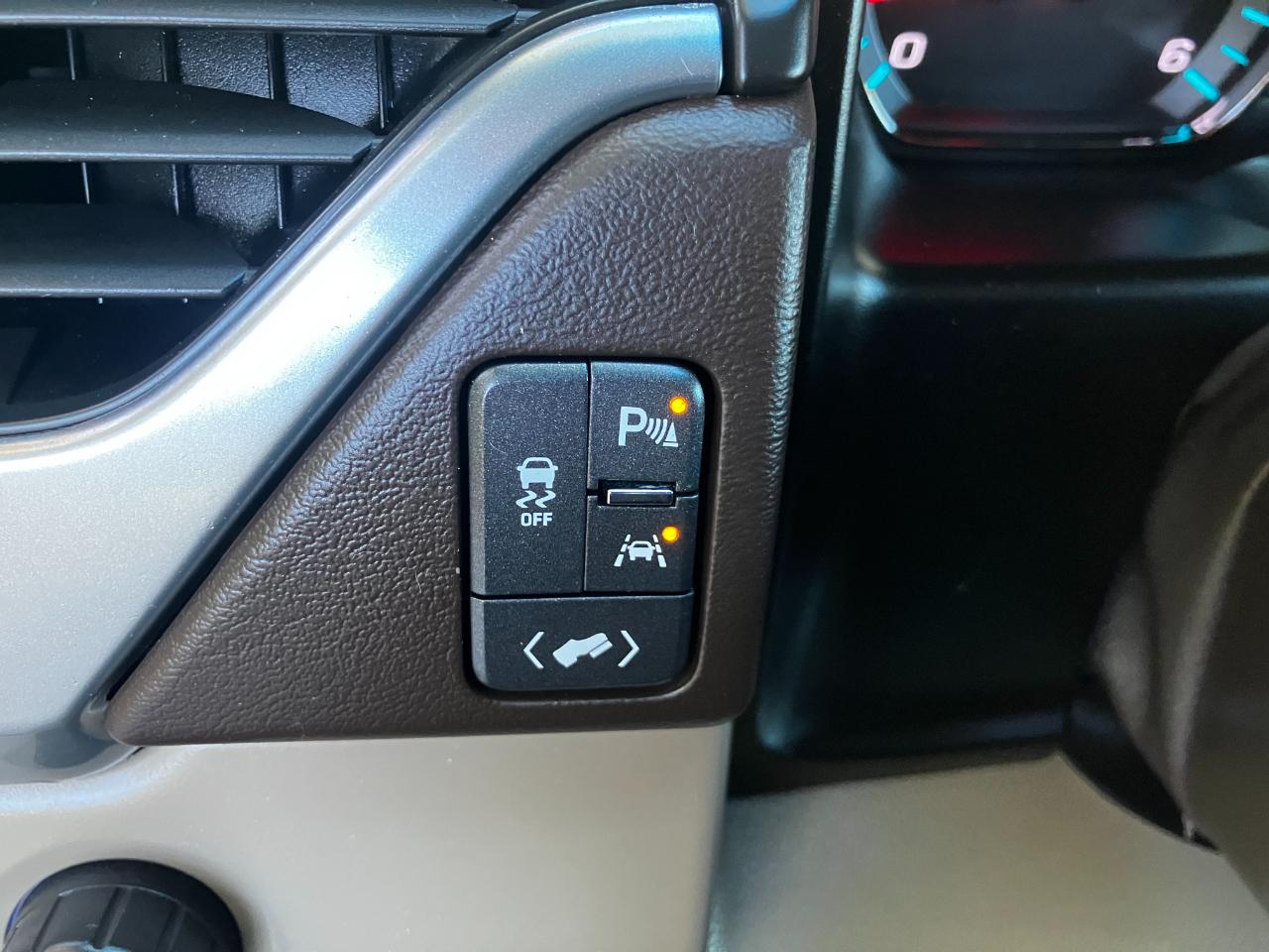 Chevrolet Suburban 4WD 4dr 1500 LT 2016