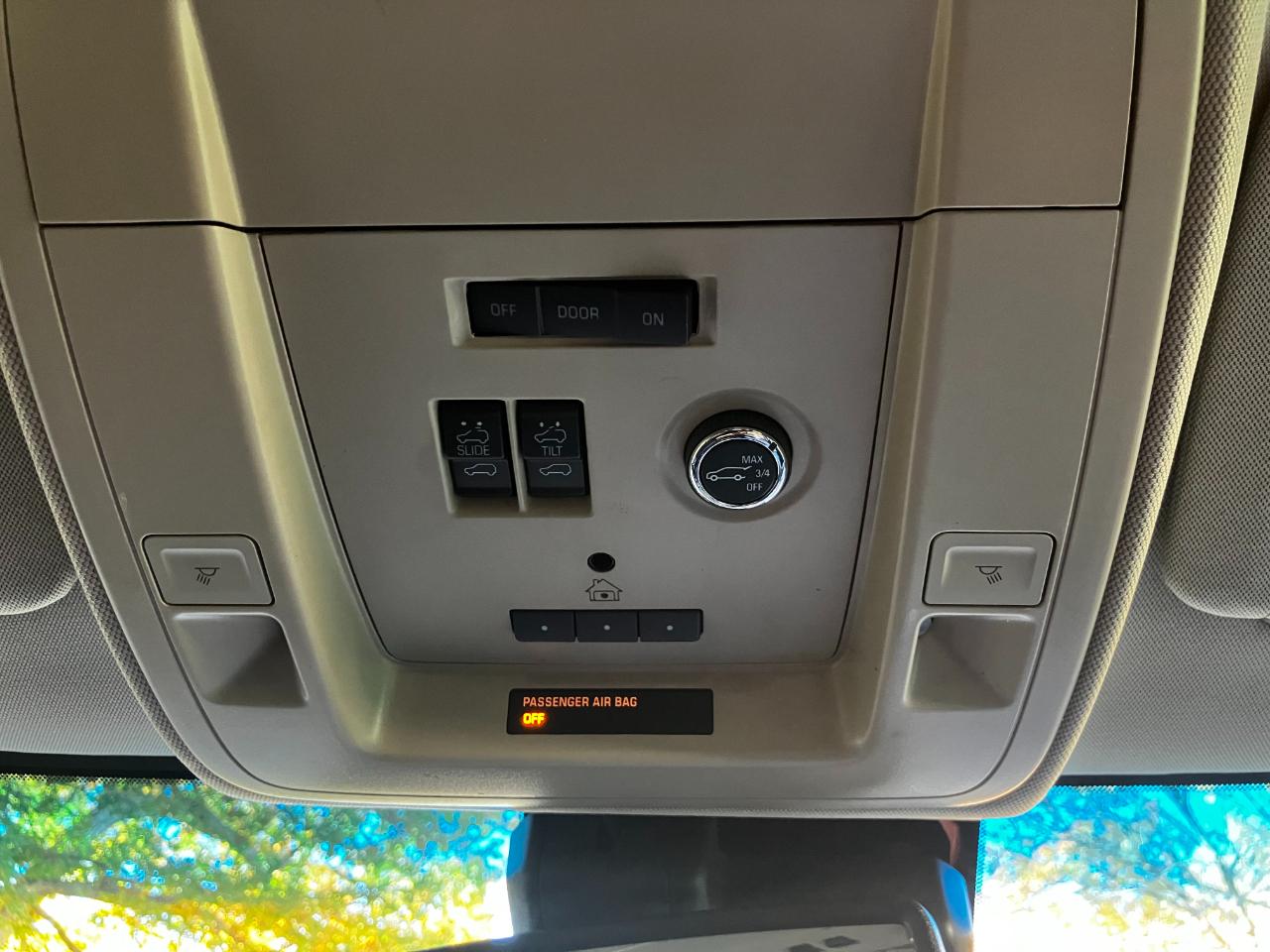 Chevrolet Suburban 4WD 4dr 1500 LT 2016