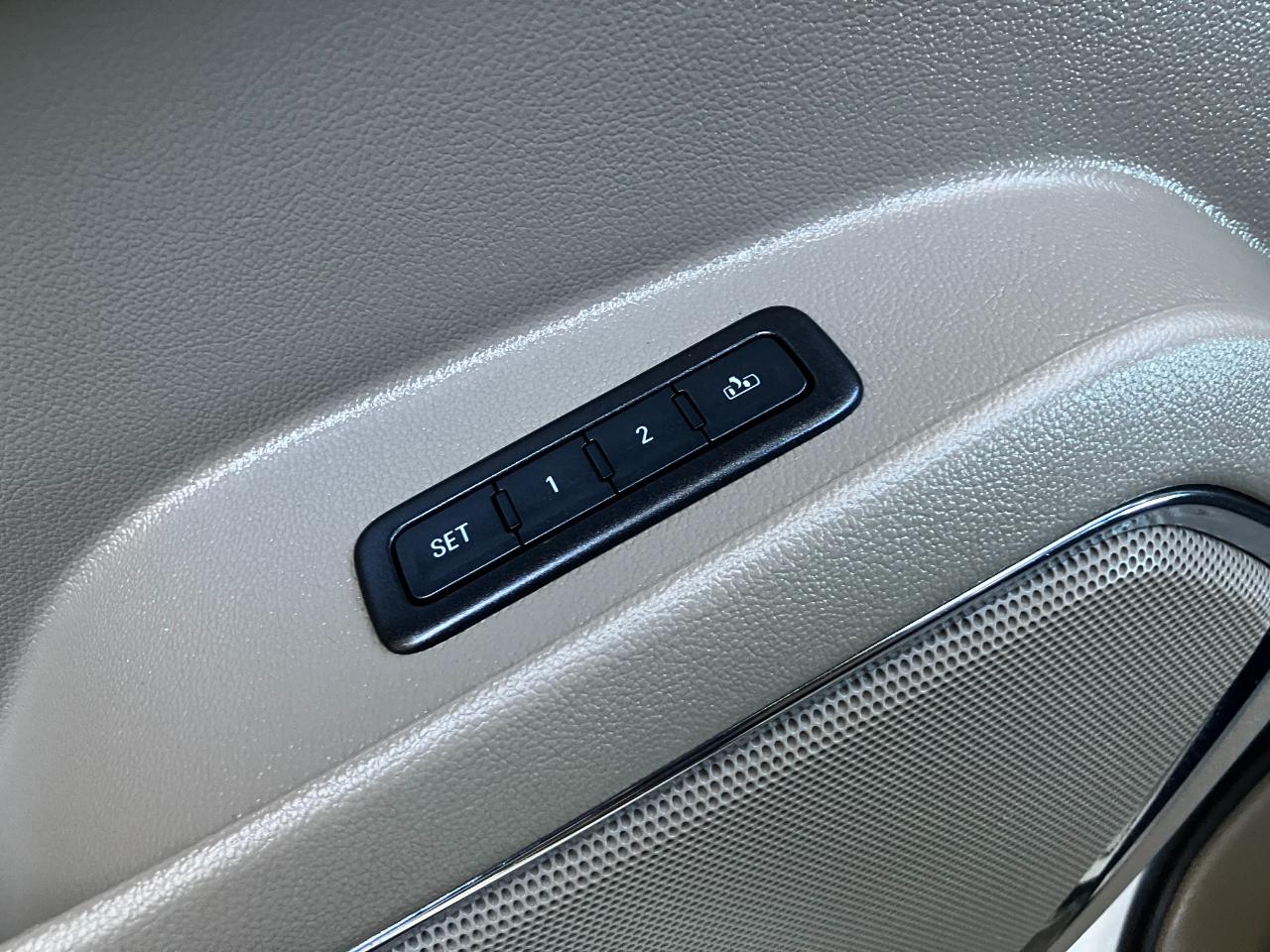 Chevrolet Suburban 4WD 4dr 1500 LT 2016