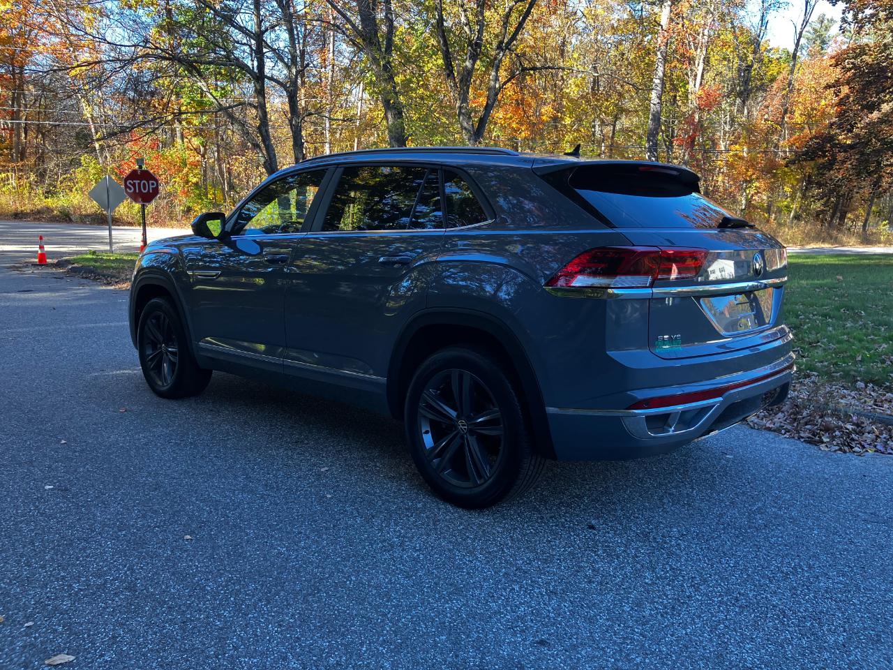 Volkswagen Atlas Cross Sport 3.6L V6 SE w/Technology R-Line FWD 2021