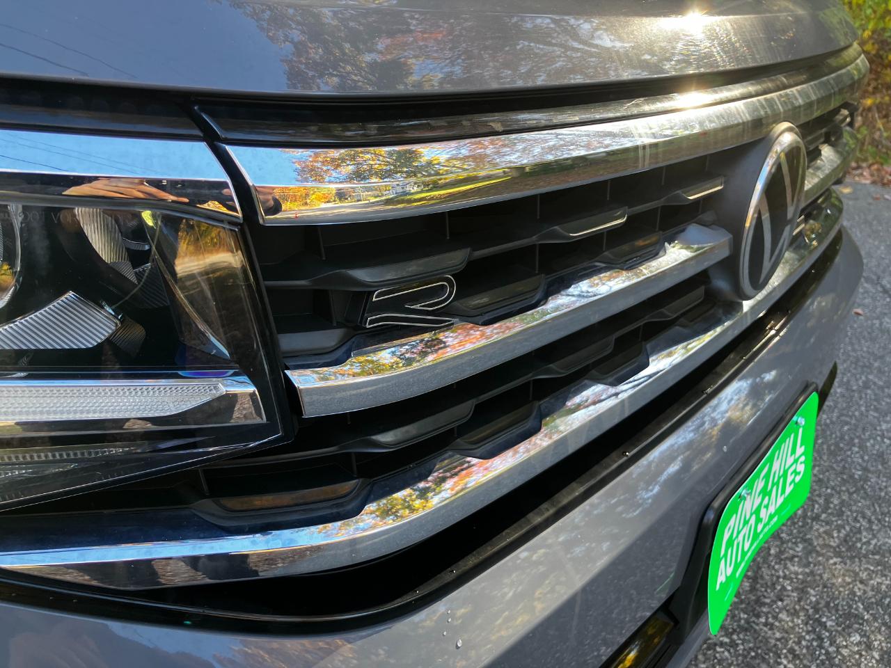 Volkswagen Atlas Cross Sport 3.6L V6 SE w/Technology R-Line FWD 2021