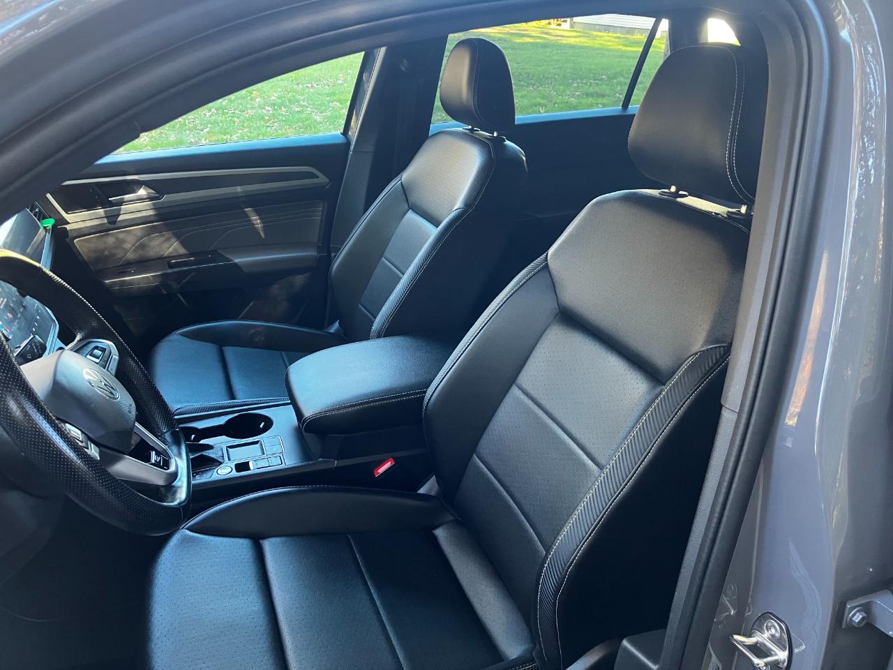 Volkswagen Atlas Cross Sport 3.6L V6 SE w/Technology R-Line FWD 2021
