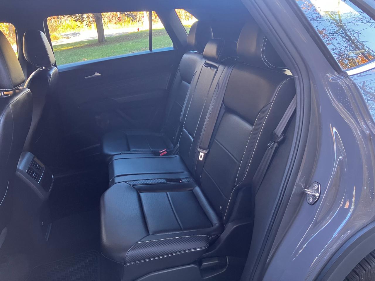 Volkswagen Atlas Cross Sport 3.6L V6 SE w/Technology R-Line FWD 2021