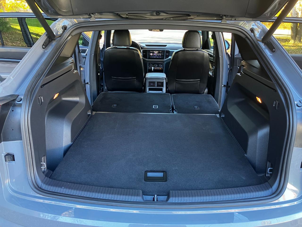 Volkswagen Atlas Cross Sport 3.6L V6 SE w/Technology R-Line FWD 2021