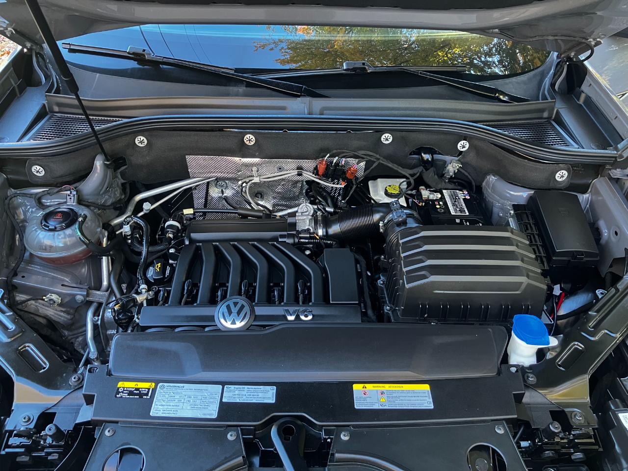 Volkswagen Atlas Cross Sport 3.6L V6 SE w/Technology R-Line FWD 2021